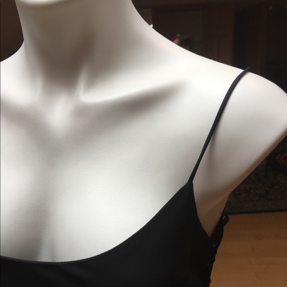 Black gown size 12 - Picture 14 of 15